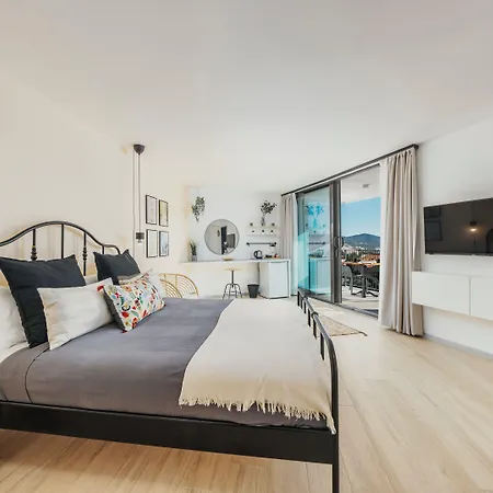Payava By True Blue Hotel *